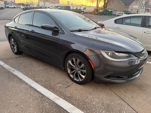 Used 2015 Chrysler 200 S w/ Comfort Group image 2