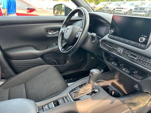 Used 2025 Honda HR-V Sport image 21