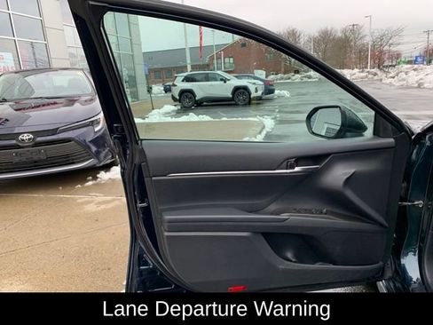 Used 2021 Toyota Camry SE image 12