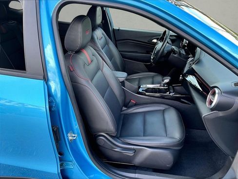 Used 2025 Chevrolet Trax RS w/ Driver Confidence Package FWD image 9