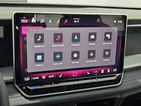 Certified 2025 Volkswagen Tiguan SE FWD image 19