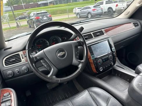 Used 2009 Chevrolet Suburban LT AWD/4WD image 12