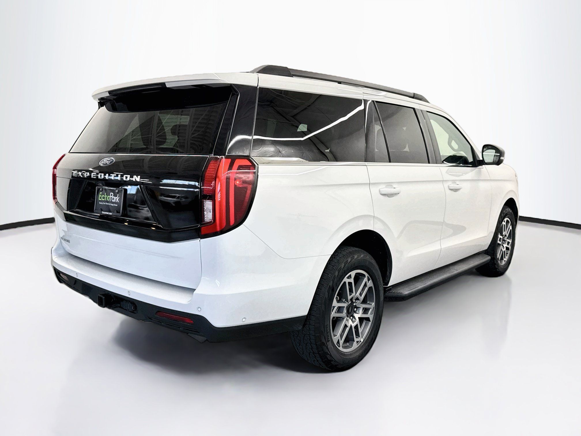 Used 2025 Ford Expedition Active AWD/4WD image 9