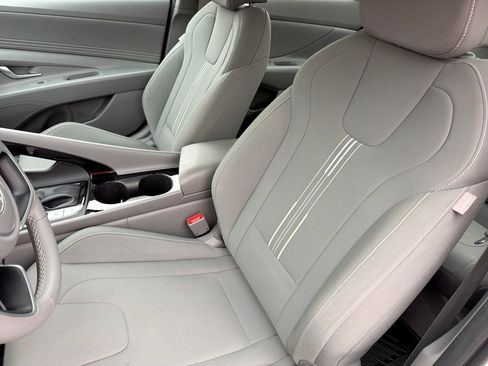 Used 2024 Hyundai Elantra SEL w/ Convenience Package FWD image 18