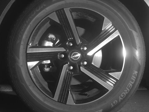 Used 2025 Nissan Sentra SV FWD image 12