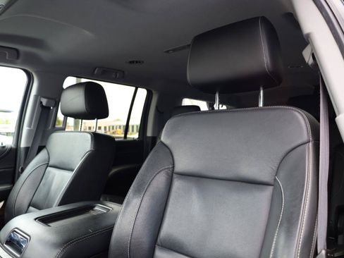 Used 2016 Chevrolet Suburban LT RWD image 6