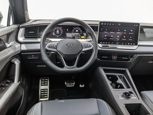 New 2026 Volkswagen Tiguan SE R-Line image 7