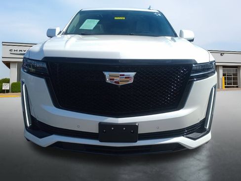 Used 2024 Cadillac Escalade ESV Sport Platinum image 4