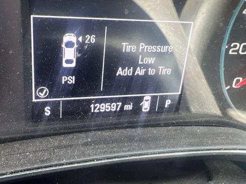 Used 2018 Chevrolet Cruze LT FWD image 17