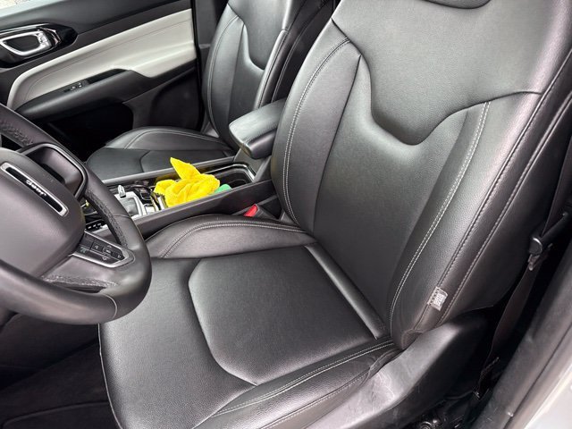 Used 2025 Jeep Compass Limited AWD/4WD image 9