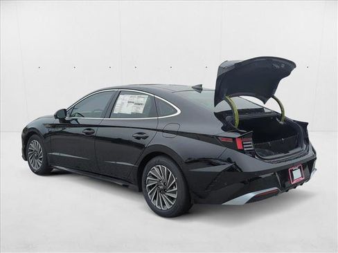 New 2025 Hyundai Sonata Limited image 8