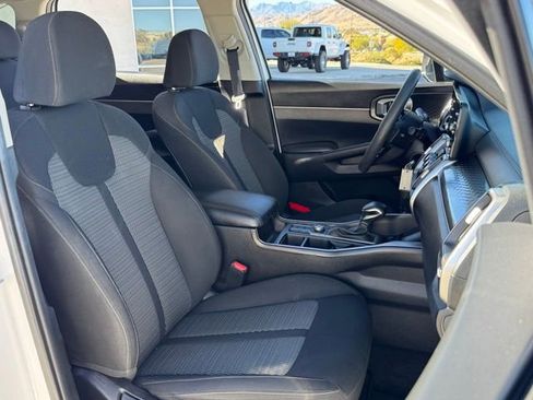 Used 2023 Kia Sorento LX image 30