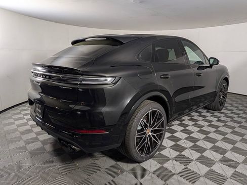 Certified 2025 Porsche Cayenne S image 7