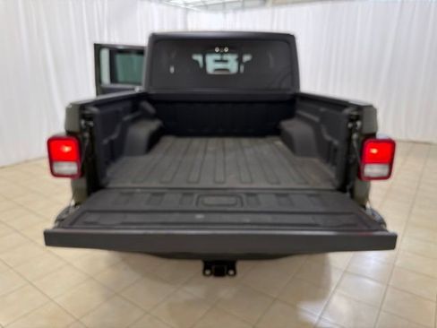 Used 2022 Jeep Gladiator Rubicon w/ Cold Weather Group AWD/4WD image 24