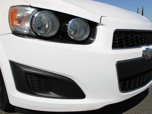 Used 2014 Chevrolet Sonic LT w/ Fun and Sun Package FWD image 5