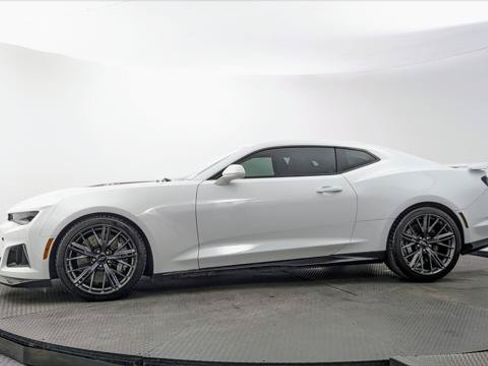 Used 2022 Chevrolet Camaro ZL1 RWD image 3
