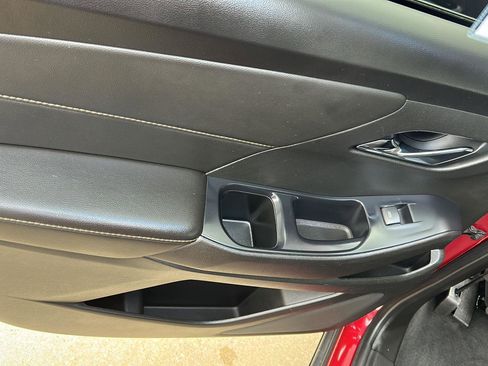 Used 2020 Chevrolet Traverse LT image 24