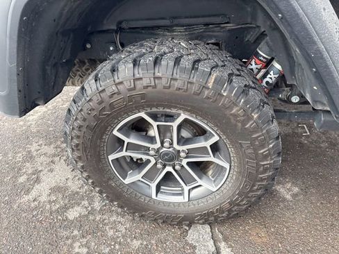 Used 2024 Jeep Gladiator Mojave w/ Technology Group image 15