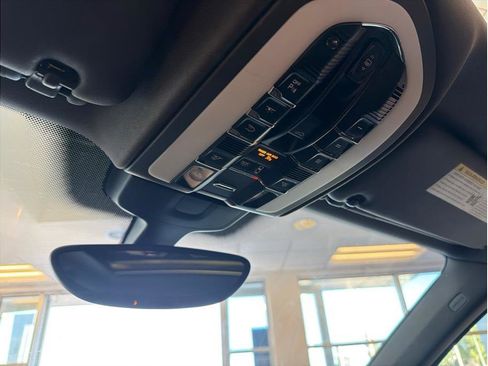 Used 2017 Porsche Cayenne Platinum Edition image 17