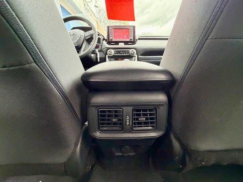 Used 2020 Toyota RAV4 LE AWD/4WD image 34