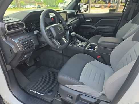 Certified 2025 Toyota Tacoma TRD Off-Road AWD/4WD image 12
