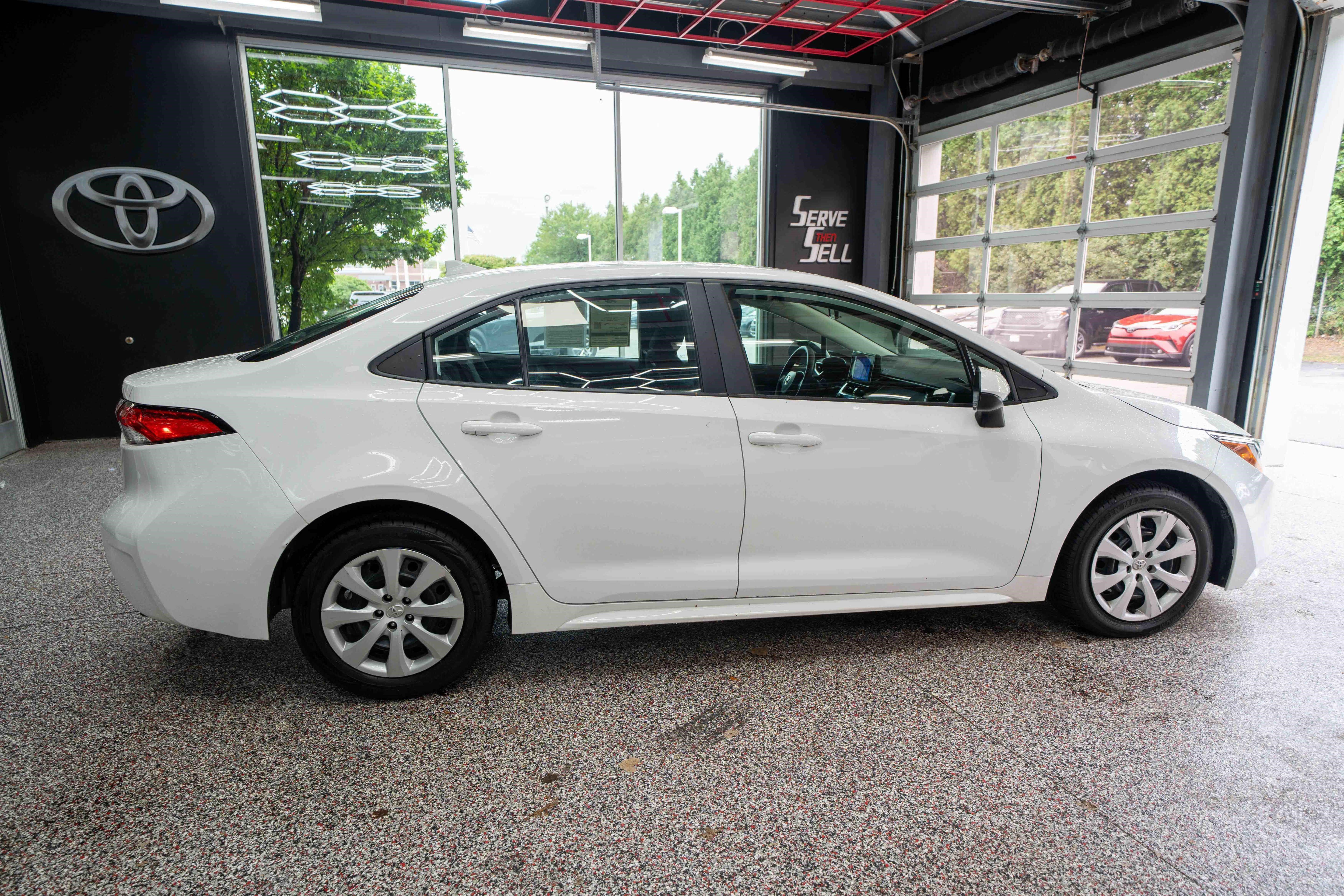 Used 2024 Toyota Corolla LE FWD image 4