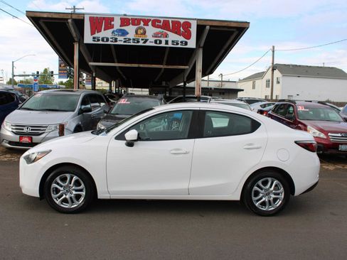 Used 2017 Toyota Yaris iA image 3