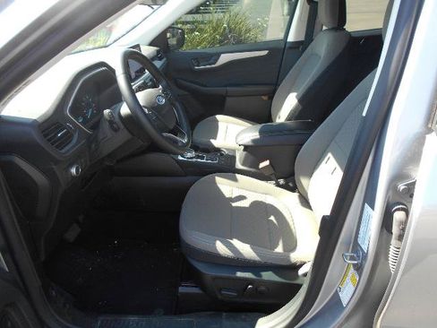 Certified 2022 Ford Escape SE w/ SE Sport Appearance Package FWD image 2