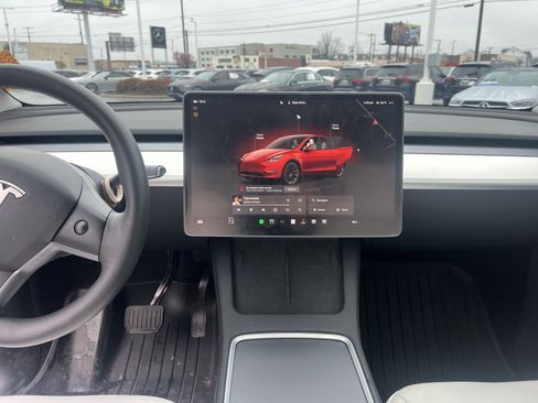 Used 2023 Tesla Model Y Long Range image 31