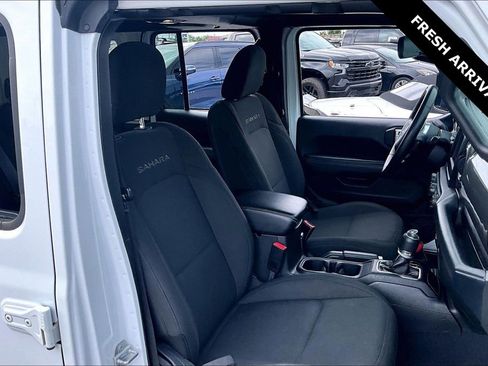 Used 2019 Jeep Wrangler Unlimited Sahara AWD/4WD image 28