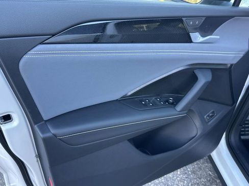 New 2026 Volkswagen Tiguan SE R-Line image 17