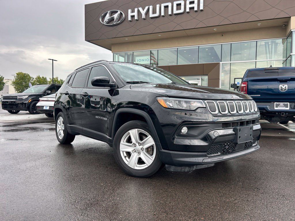 Used 2022 Jeep Compass Latitude w/ Sun and Sound Group FWD image 4