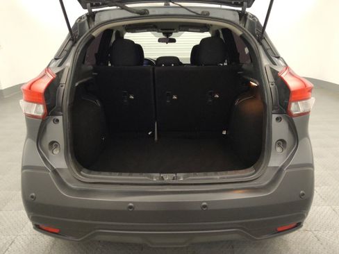 Used 2020 Nissan Kicks S image 29