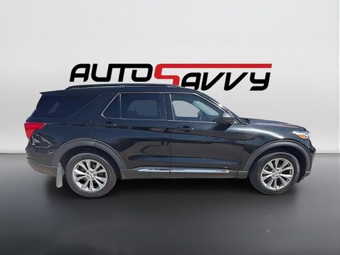 Used 2022 Ford Explorer XLT w/ Equipment Group 202A AWD/4WD image 8
