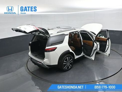 Used 2023 Nissan Pathfinder Platinum AWD/4WD image 59