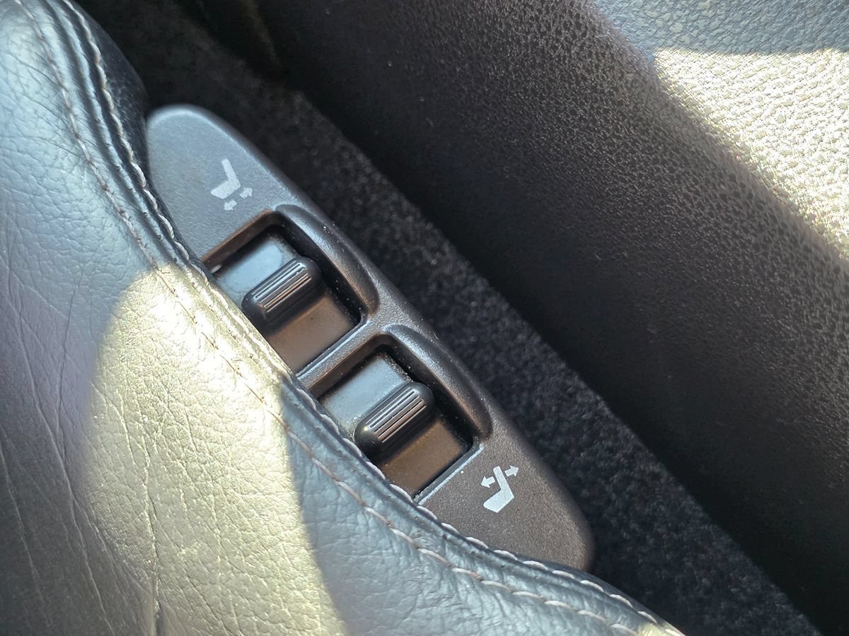 Used 2012 Nissan 370Z Touring RWD image 46