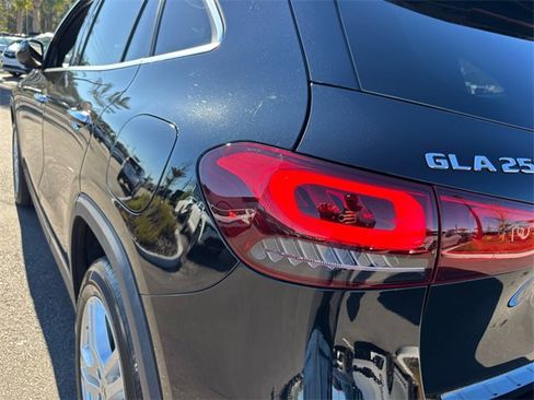 Used 2023 Mercedes-Benz GLA 250 w/ Premium Package image 9