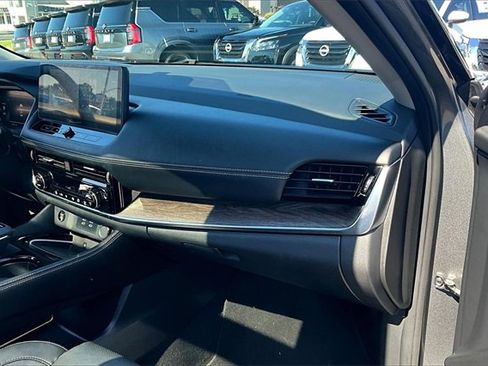 Certified 2024 Nissan Rogue Platinum image 23