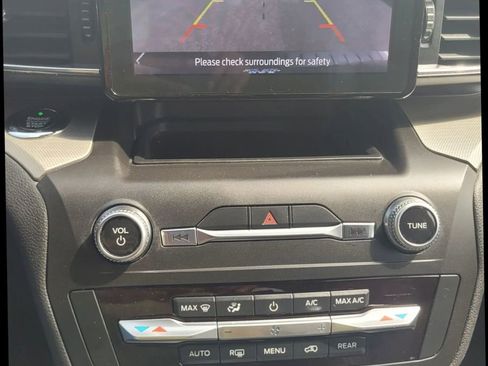 Used 2020 Ford Explorer XLT w/ Equipment Group 202A image 21