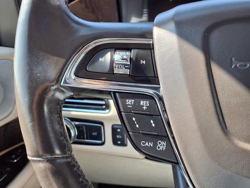 Used 2020 Lincoln Navigator L Reserve w/ Luxury Package RWD image 14