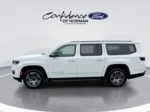 Used 2024 Jeep Wagoneer L Series II RWD image 5