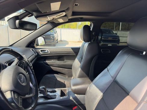 Used 2020 Jeep Grand Cherokee Altitude AWD/4WD image 12