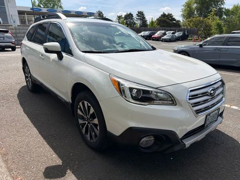 Used 2016 Subaru Outback 2.5i Limited AWD/4WD image 3