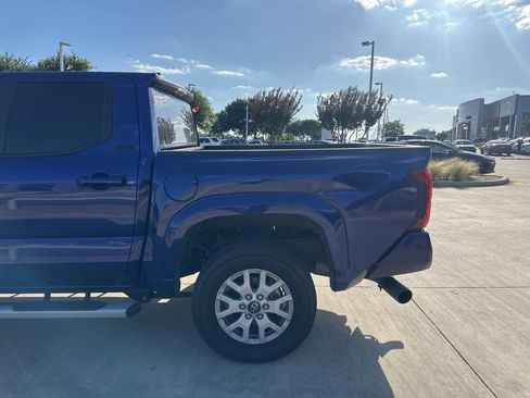 Used 2025 Toyota Tacoma SR5 AWD/4WD image 7