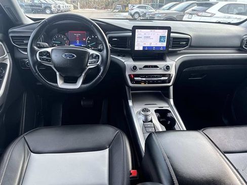 Certified 2022 Ford Explorer XLT w/ Equipment Group 202A image 15