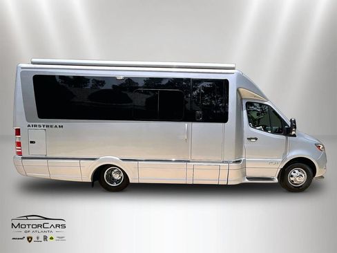 Used 2023 Mercedes-Benz Sprinter 4500 image 6