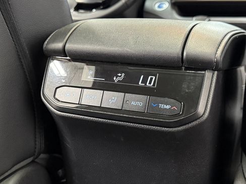Used 2021 Toyota Highlander Limited AWD/4WD image 31