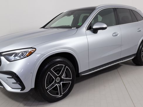 Used 2025 Mercedes-Benz GLC 350e 4MATIC image 4