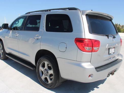 Used 2014 Toyota Sequoia SR5 w/ Sport Appearance Package AWD/4WD image 6