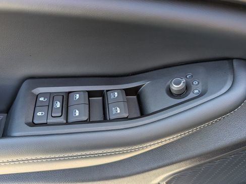 Used 2024 Jeep Grand Cherokee L Laredo image 20